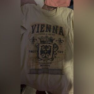 Vienna Graphic Beige Tshirt